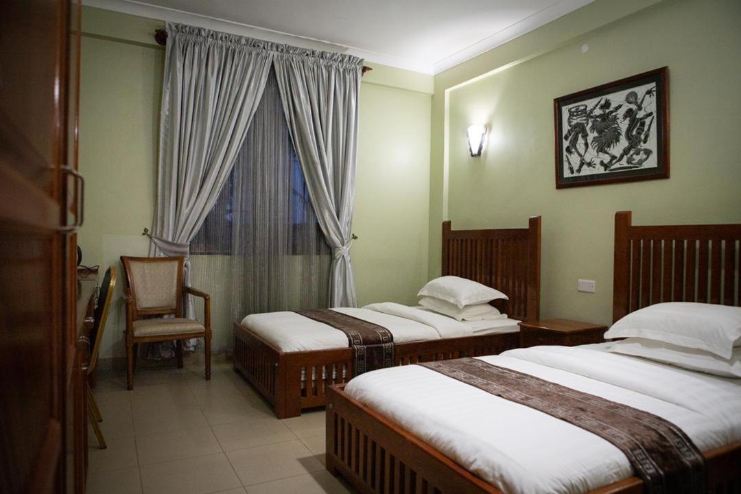 Summit Lodge Marombosa Bagian luar foto