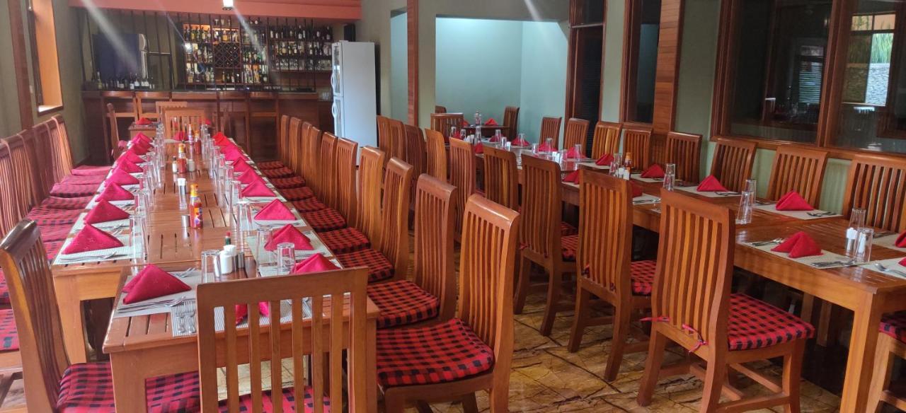 Summit Lodge Marombosa Bagian luar foto