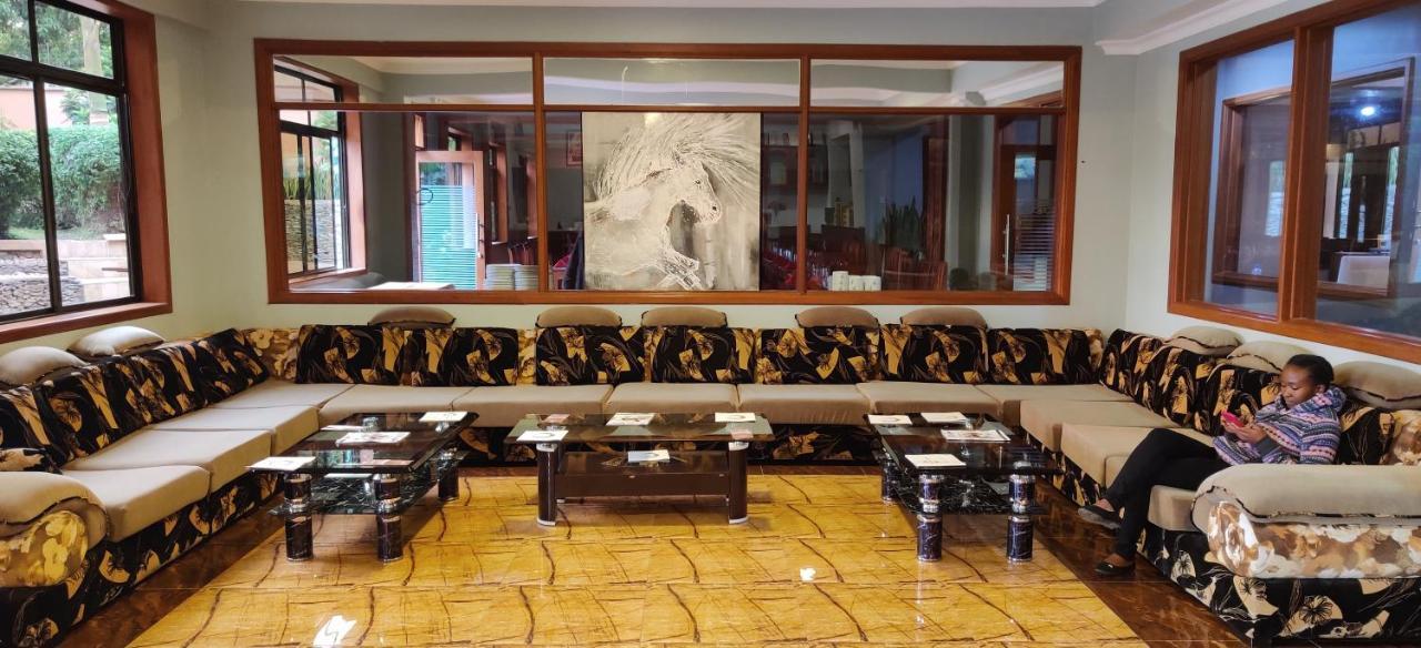 Summit Lodge Marombosa Bagian luar foto