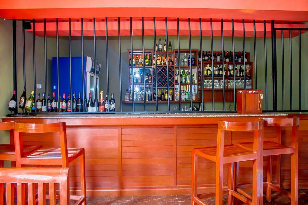 Summit Lodge Marombosa Bagian luar foto
