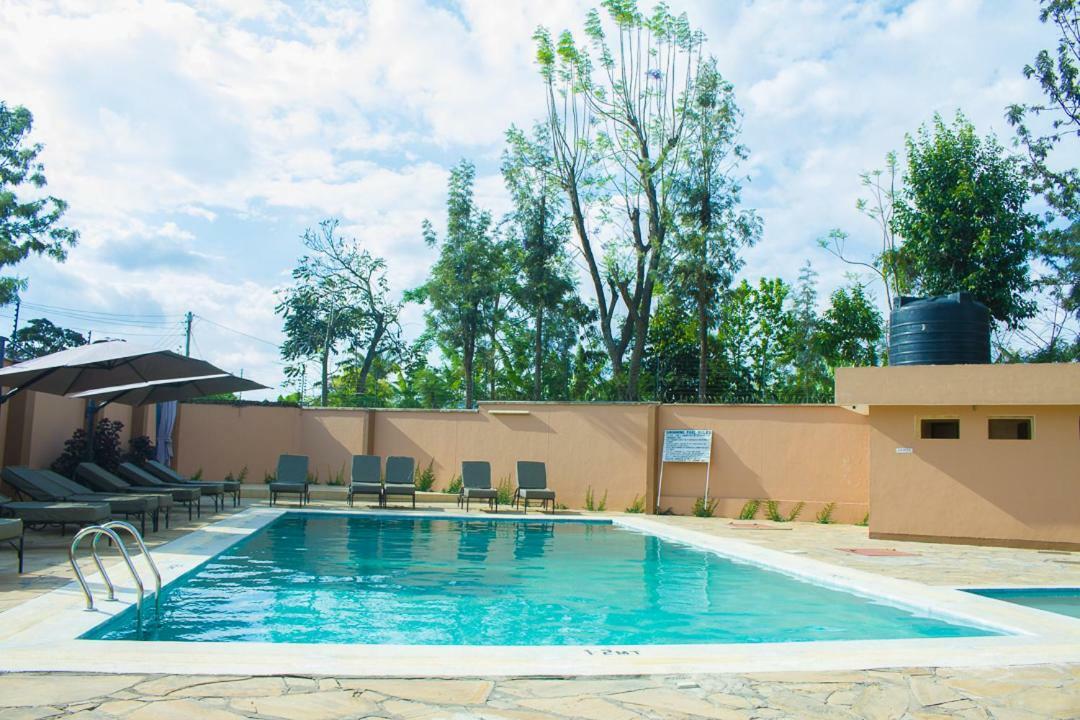 Summit Lodge Marombosa Bagian luar foto